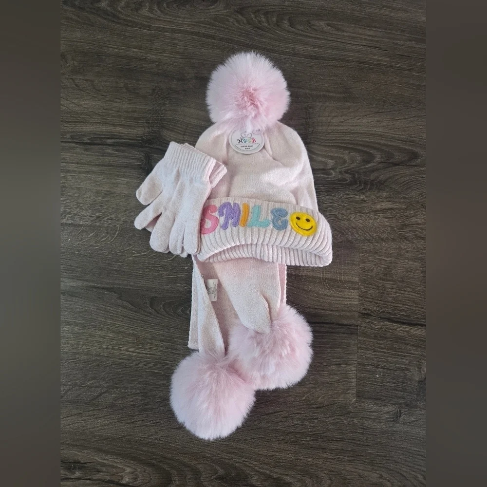 Girls super soft hat, gloves and scarf set size 4-6x NWT